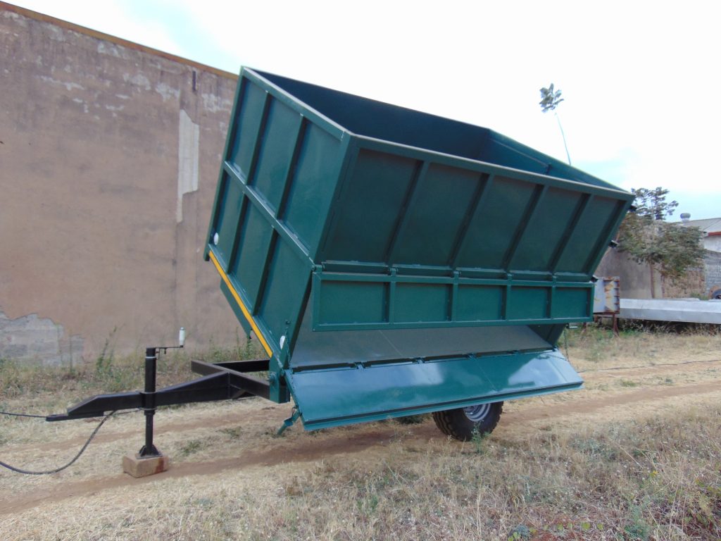 4.5 Ton Side Tipping Silage Trailer